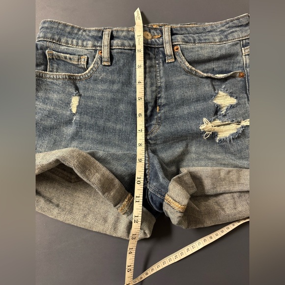 Women's Old Navy Denim Jean Shorts Size 6 OG Straight High Rise Distressed - Picture 6 of 7